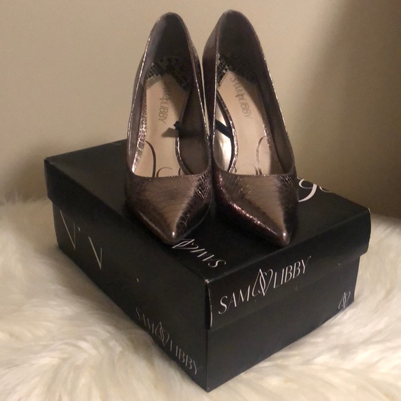 Metallic heel! - Picture 2 of 3